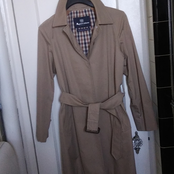 Aquascutum London Jackets & Blazers - Aquascutum WOMEN London Trench Coat Tan Belt,Size6 37 "Long, 18"armpit to armpit